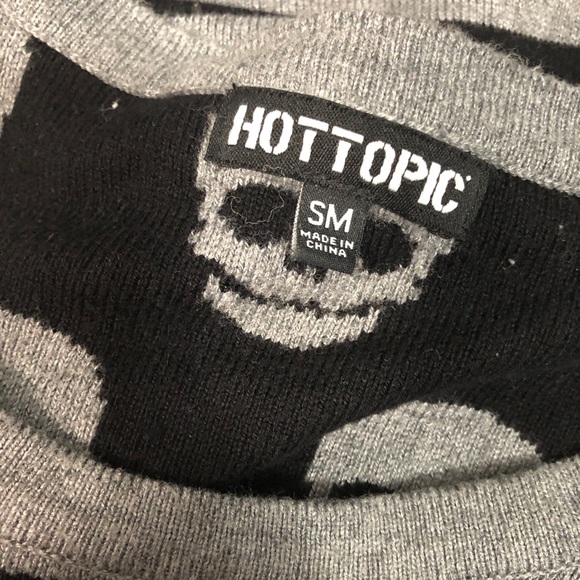 💀 Hot Topic - Picture 3 of 3